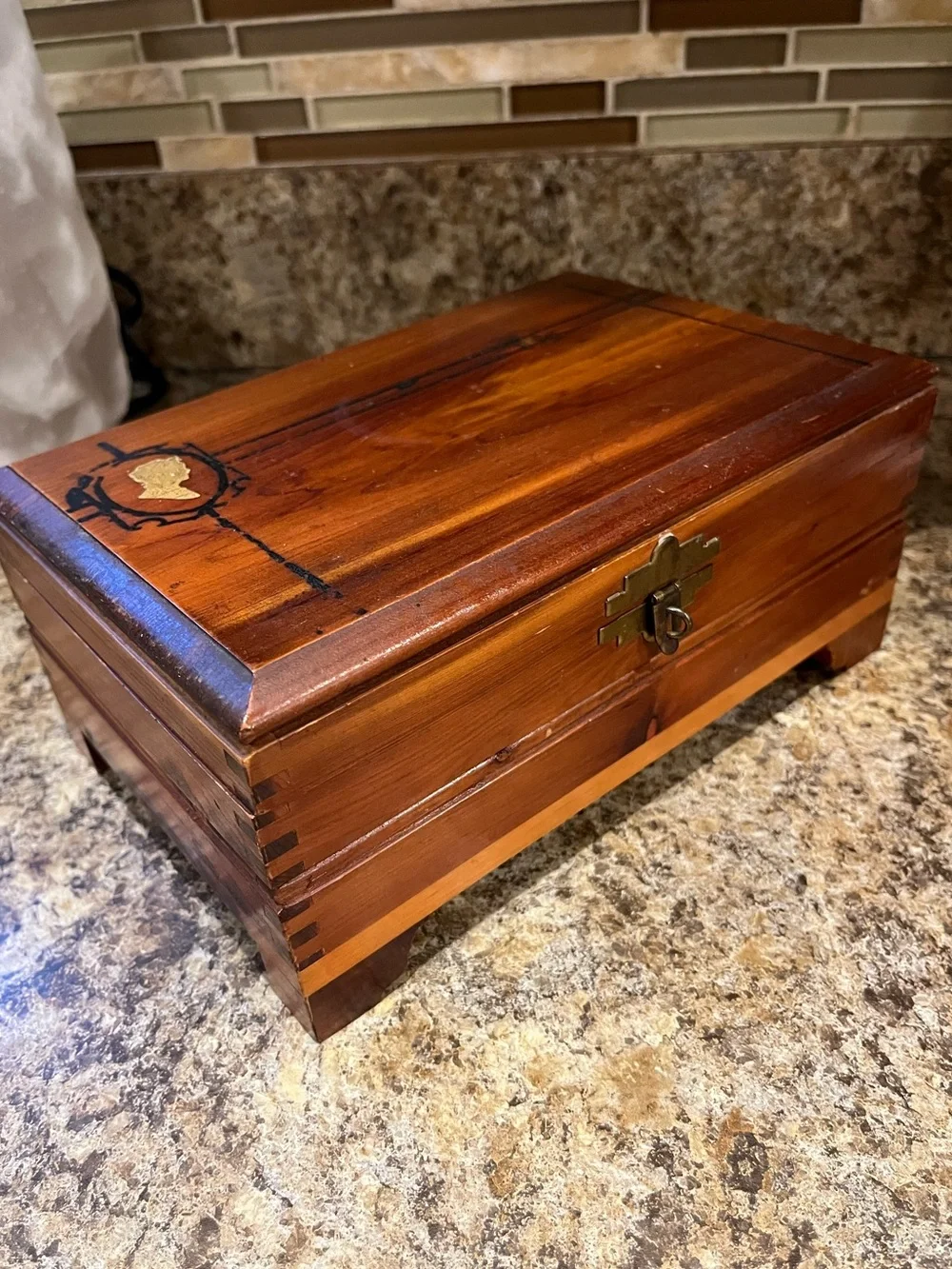 Vintage 1940s Cedar CAMEO SILHOUETTE Jewelry / Stash Keepsake Box